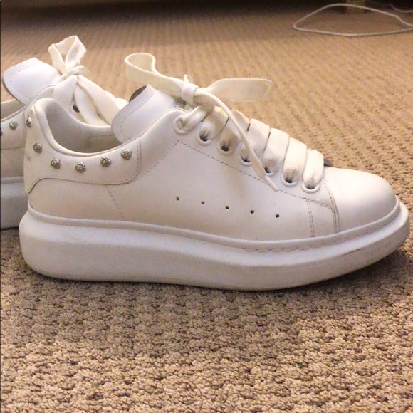 ALEXANDER McQueen studded oversized sneaker - Picture 2 of 7